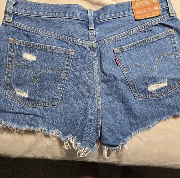 Levi's 501 Button Fly Exposed Shorts Size 31 - Picture 2 of 3